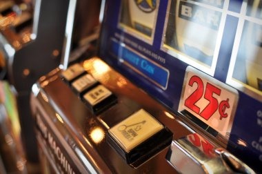 lingkaran78 live-dealer blackjack table with professional dealer and multi-camera feed